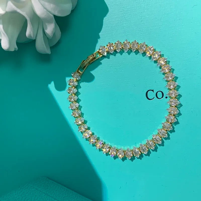 Designer Women's Charm Fashion Two Colors Diamond High Quality Bracelet Exquisite Jewelry Beautiful Gift_voghion.com