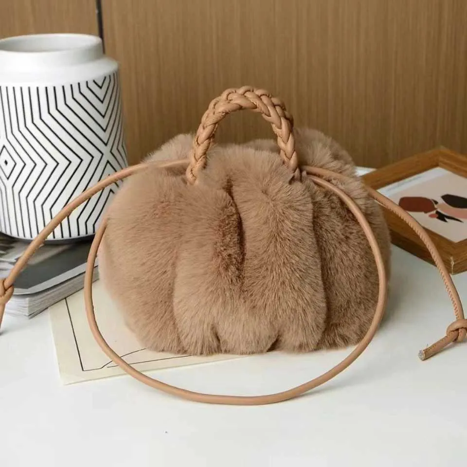Sac de créateur pour femme en forme de croix, sac à main pour femme novice en peluche artificielle, niche à la mode, nuage plissé_voghion.com