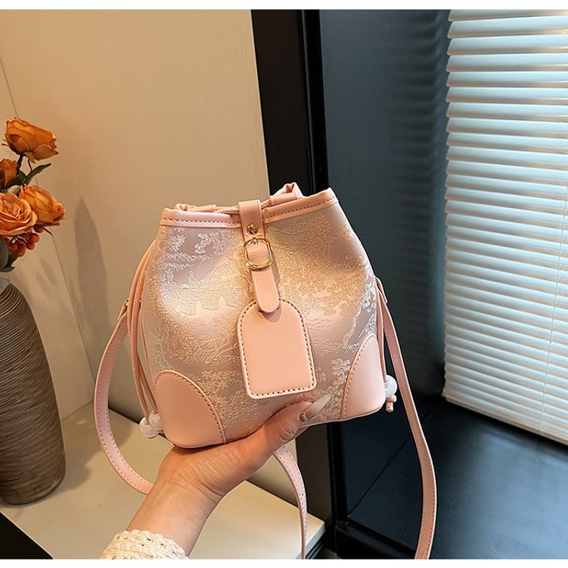 Bestickte kleine Tasche für Damen 2024 Neue trendige, einfache und vielseitige Beuteltasche, Cheongsam, Schultertasche,_voghion.com