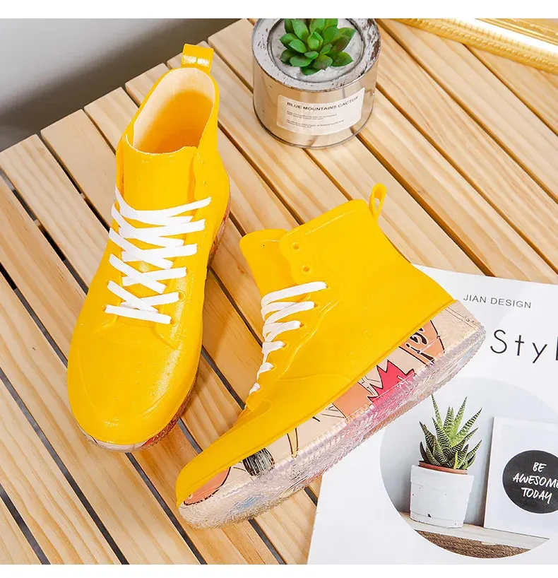Bottes de pluie tendance pour hommes, couleur chair, anti-salissures, chaussures de travail, de pêche, en caoutchouc, imperméables et durables, baskets pour hommes 240621_voghion.com