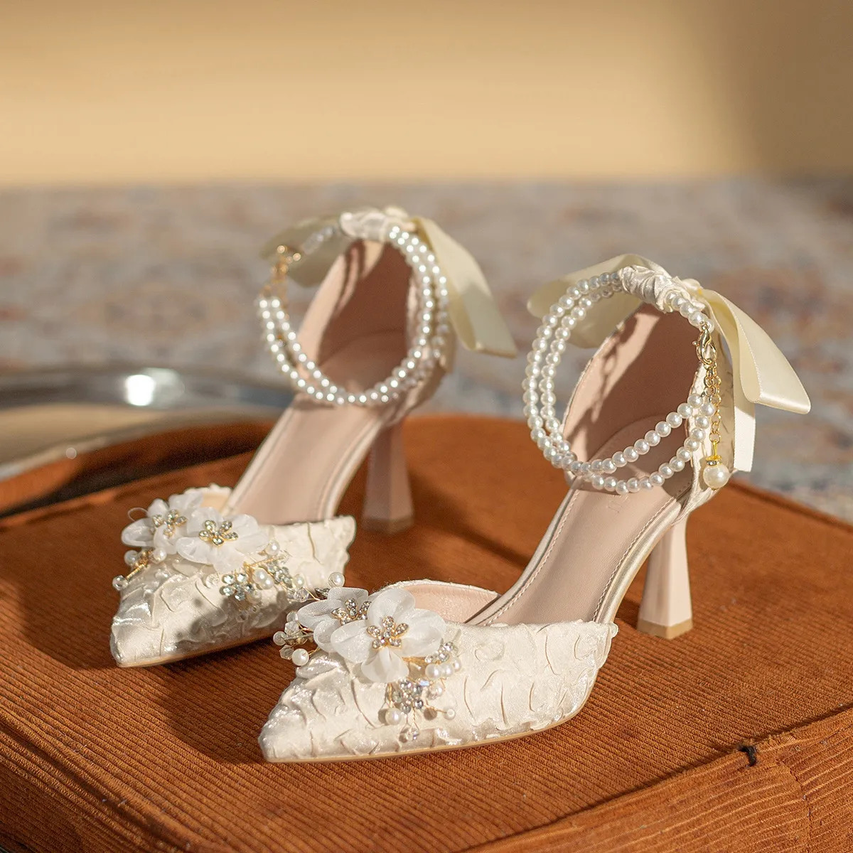 Spring And Autumn New Bow Hollow High Heels Elegant Pearl Chain Pointed Princess Shoes,Versatile Children Single Shoes_voghion.com