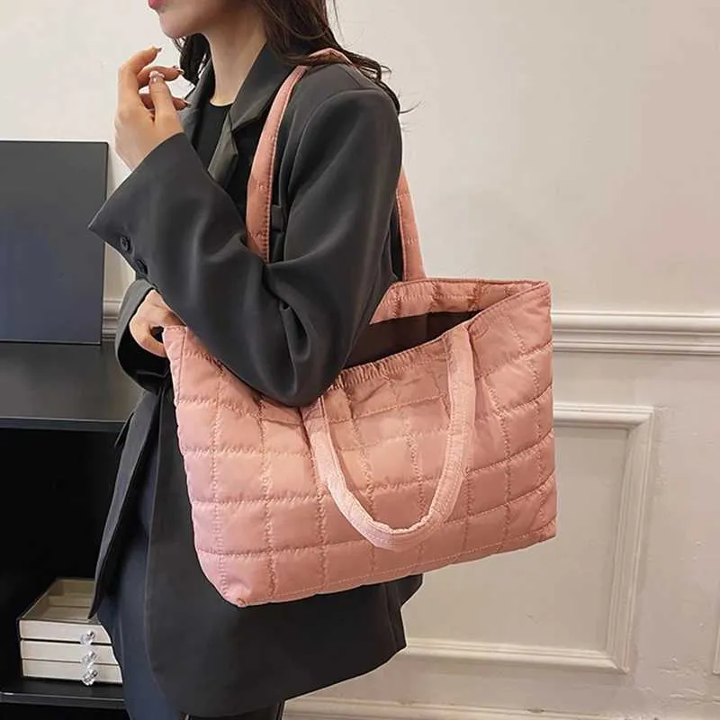 Borsa a tracolla con motivo a traliccio 2023 Borsa a mano in cotone spaziale da donna Grande capacità Borsa trapuntata imbottita in piuma da donna_voghion.com