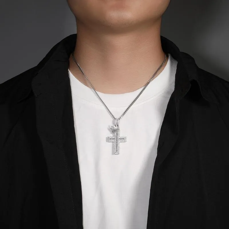 Colares com pingentes Moda Coroa Cruz Pingentes redondos Iced Out Cubic Zircon Hip Hop Religião Sinal Collier Presente Jóias_voghion.com