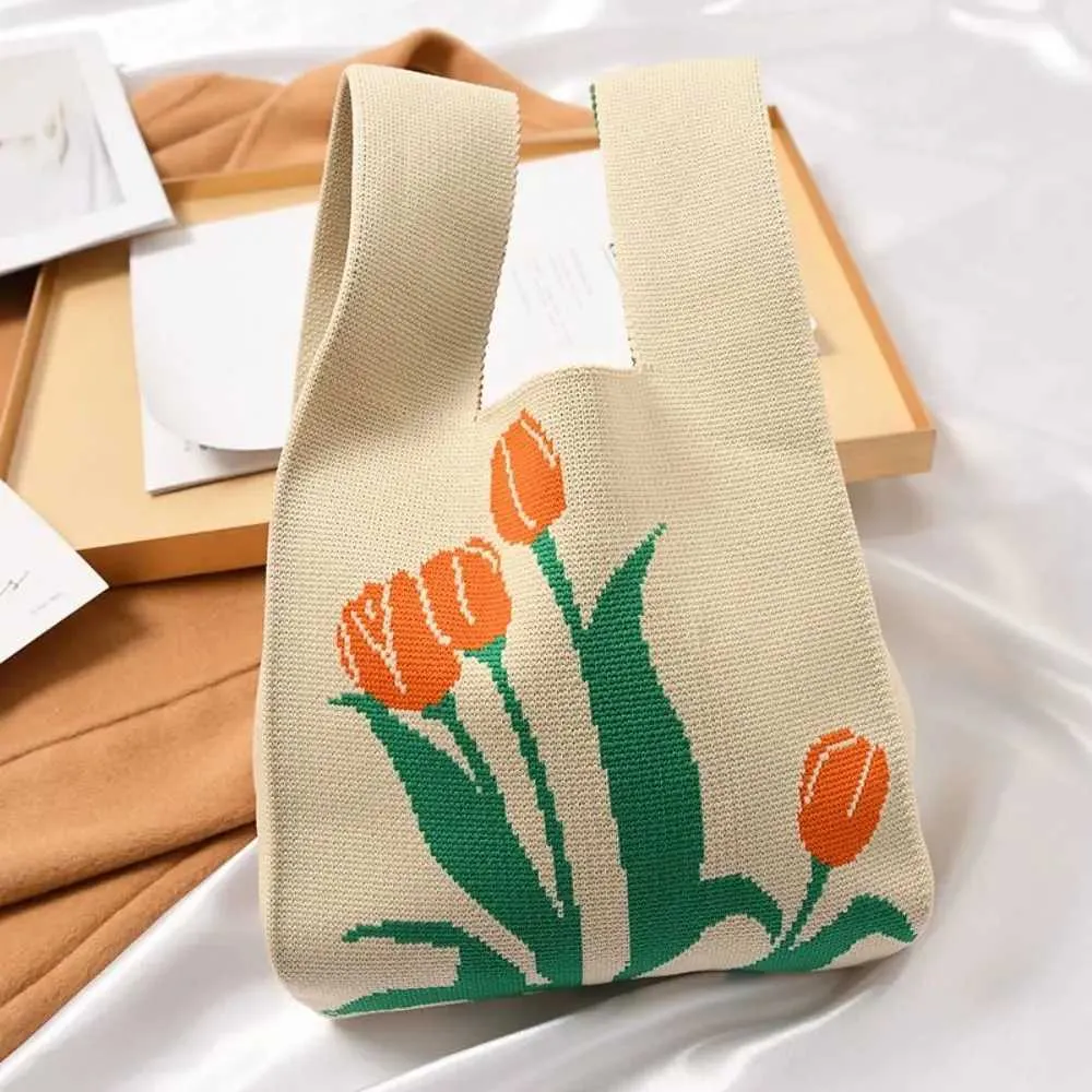 Large capacity small Warm V-handbag portable storage bag for going out Korean Versi knitted handbag Y241106_voghion.com
