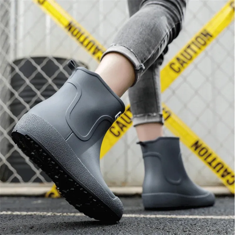 Solide Herrenmode Regenstiefel Gummi Casual Ankle Bootie Rutschfeste Watschuhe für Damen Warme Regenschuhe zum Spazierengehen auf der Straße 2_voghion.com
