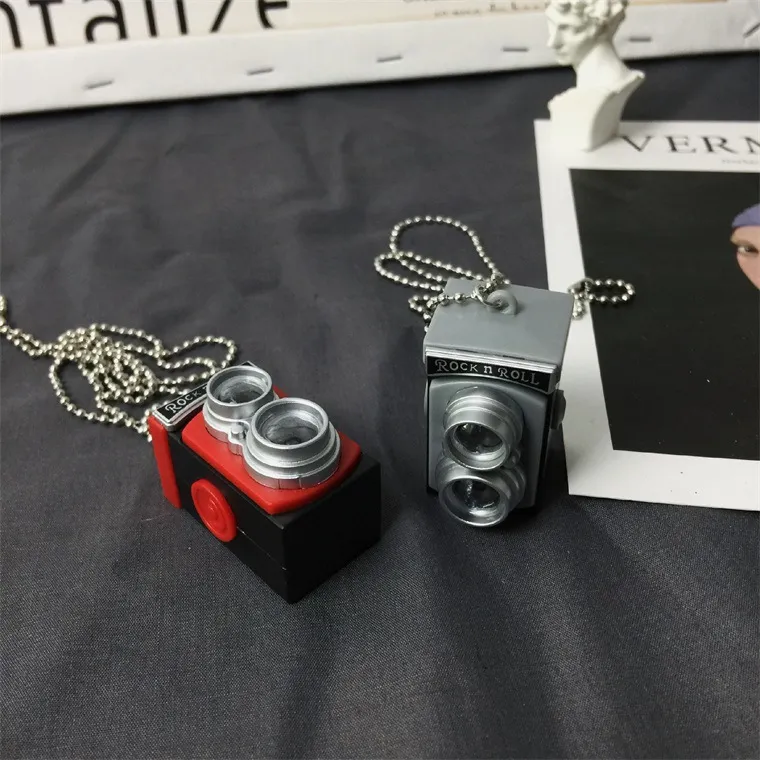Camera Pendant Necklace With Glowing Led Light For Couples_voghion.com