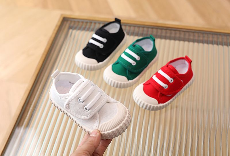 Nuevos zapatos de primavera y verano para niños y niñas, zapatillas de lona suaves e informales de color caramelo para niños, zapatillas de moda con estampado de leopardo_voghion.com