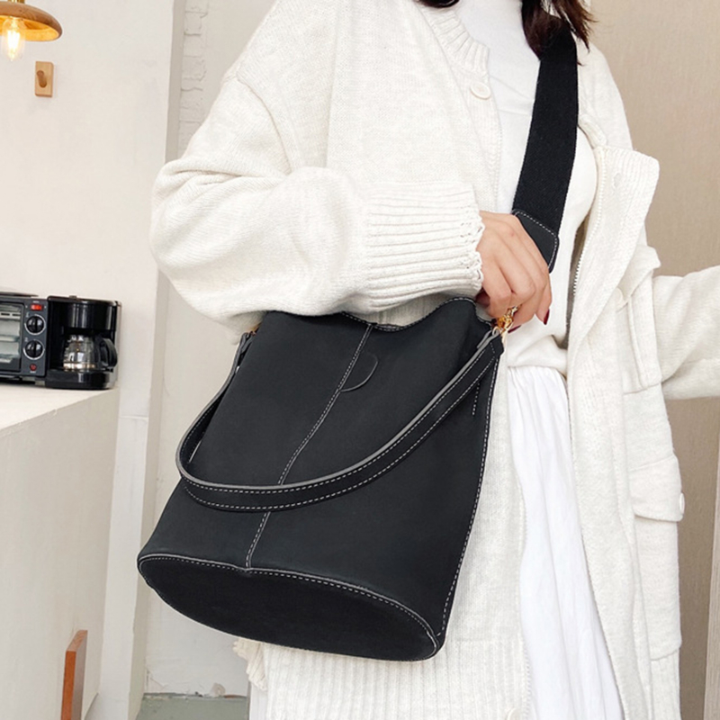 2023 Design Frauen Eimer PU Leder Schulter Tasche Große Kapazität Dame Umhängetaschen Breiten Gurt Weibliche Einfarbig Totes_voghion.com