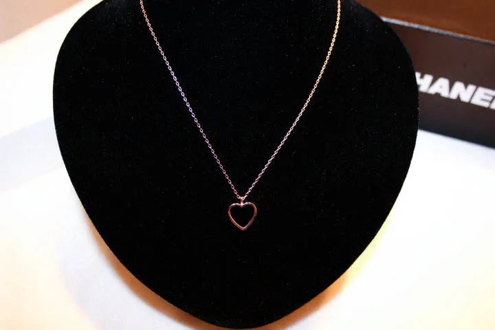 Colar com pingente de coração para mulher estilo coreano fofo_voghion.com