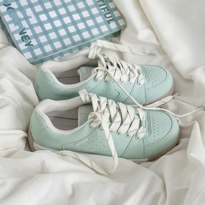 Versatile Running Shoes For Women Trendy Mint Skateboarding Style_voghion.com