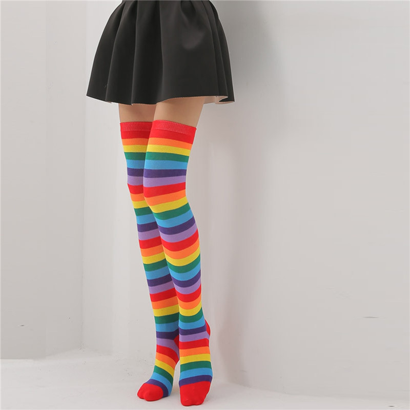 1 Paar Regenbogen-gestreifte Weihnachtsstrümpfe über den Kniestrümpfen, bunt, sexy, Nachttanz, Straße, Persönlichkeit, Oberschenkel, lange Röhre_voghion.com