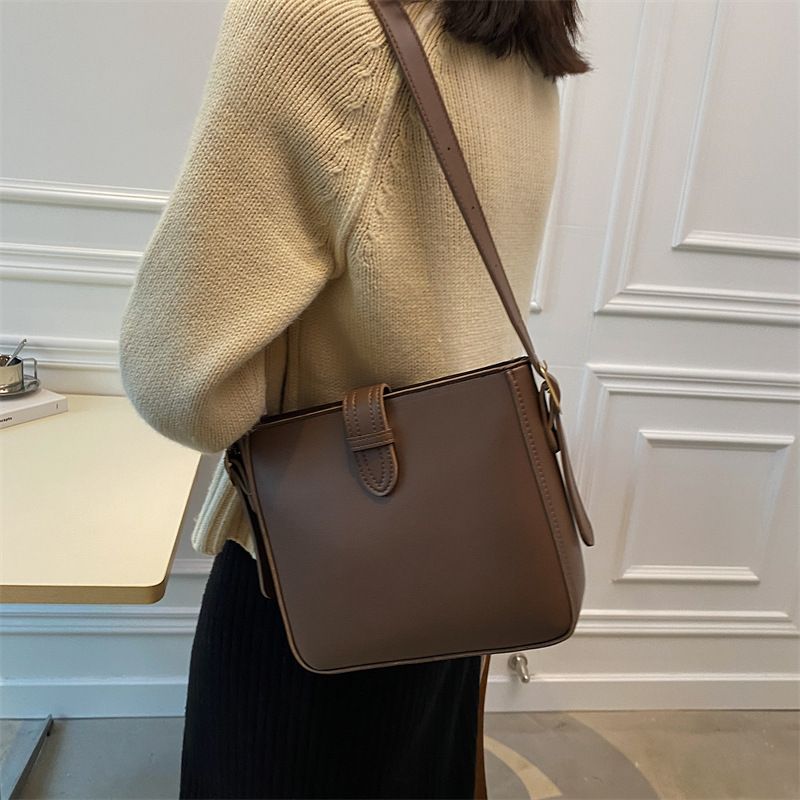 2024 Neue High-End-Tasche mit großem Fassungsvermögen für Damen, modische einfache, lässige Beuteltasche, im Internet_voghion.com