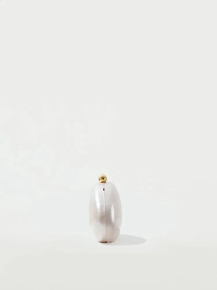 Pochette œuf ivoire avec perles sac à main élégant soirée mariage_voghion.com