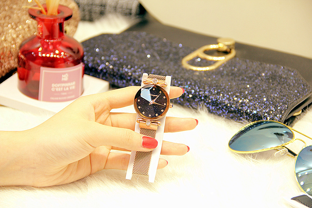Versatile 2018 New Women's Korean Edition with Diamond Starry Sky Surface Quartz Waterproof Magnetic Mesh and Trendy_voghion.com