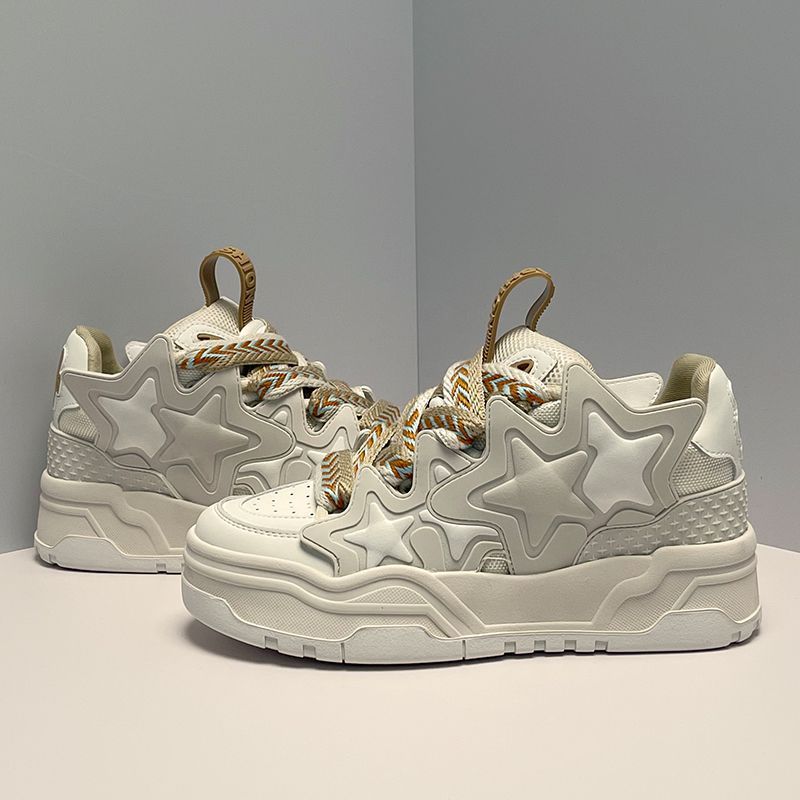 Aumenta la tendencia de los zapatos de tabla para hombre con diseño de estrella que combinan con todo._voghion.com