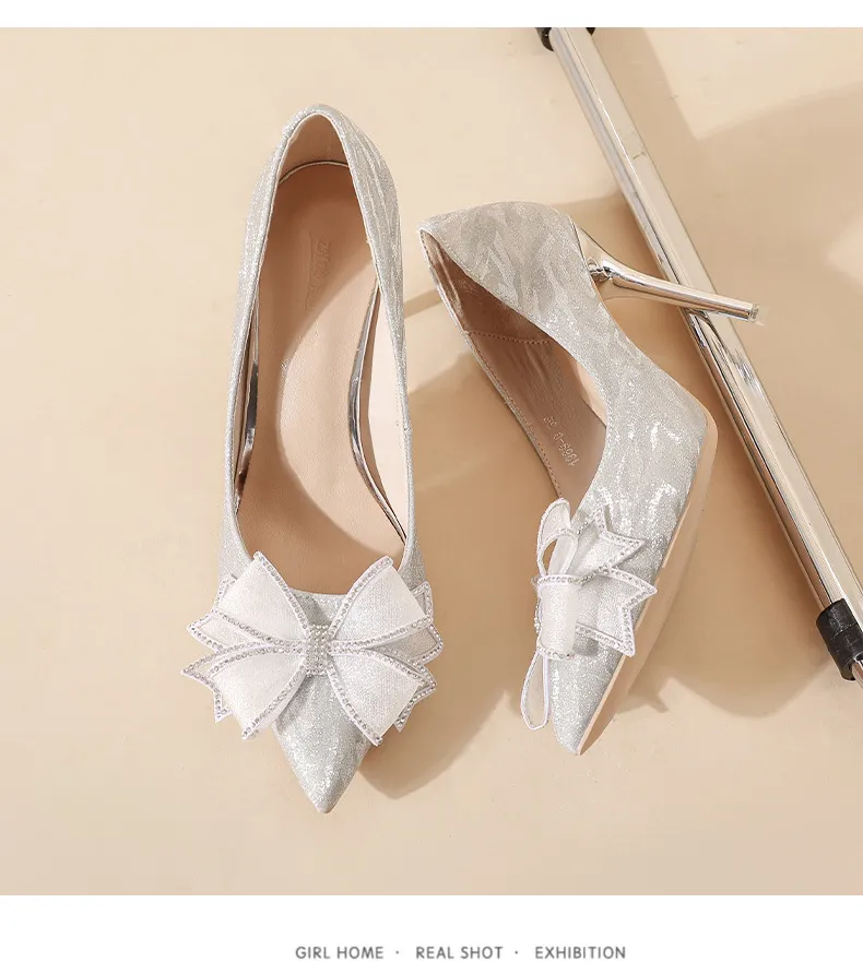 Guld high heels med rosett för bröllop och fina tillställningar_voghion.com