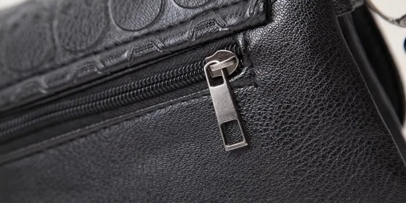 Yogodlns Borsa a tracolla vintage da donna in pelle nera con teschio e rivetti_voghion.com