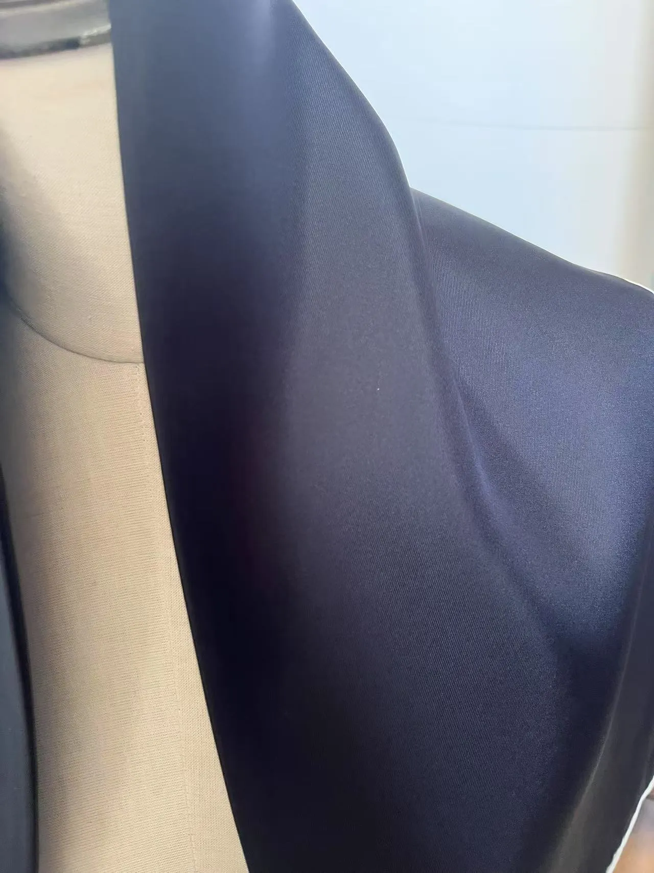 Bufanda de sarga de seda negra de 90 x 90 cm, de alta calidad, para mujer, chal de moda, novedad de 2024_voghion.com