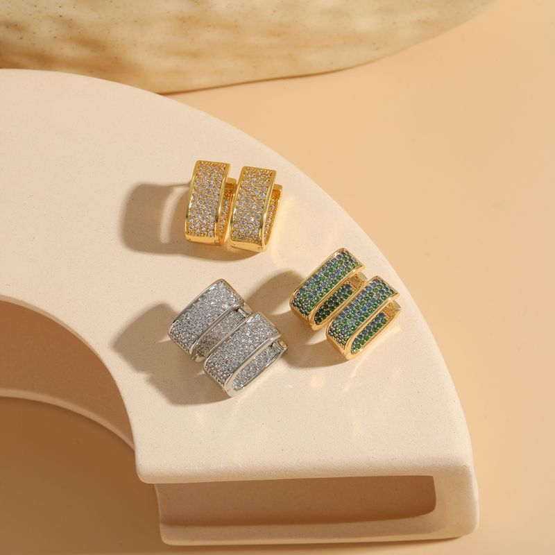 1 paio di eleganti orecchini a cerchio in stile classico, tinta unita, placcati asimmetricamente, con intarsi in rame e zirconi, placcati in oro 14k_voghion.com