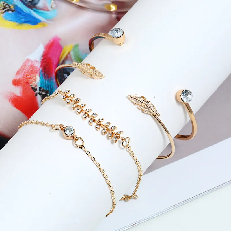 Braccialetto 4 pezzi/set Boho Geometrico Catena a maglie Bracciale Set per le donne Crstal Foglia Aperto Polsino Femminile Boho Gioielli_voghion.com