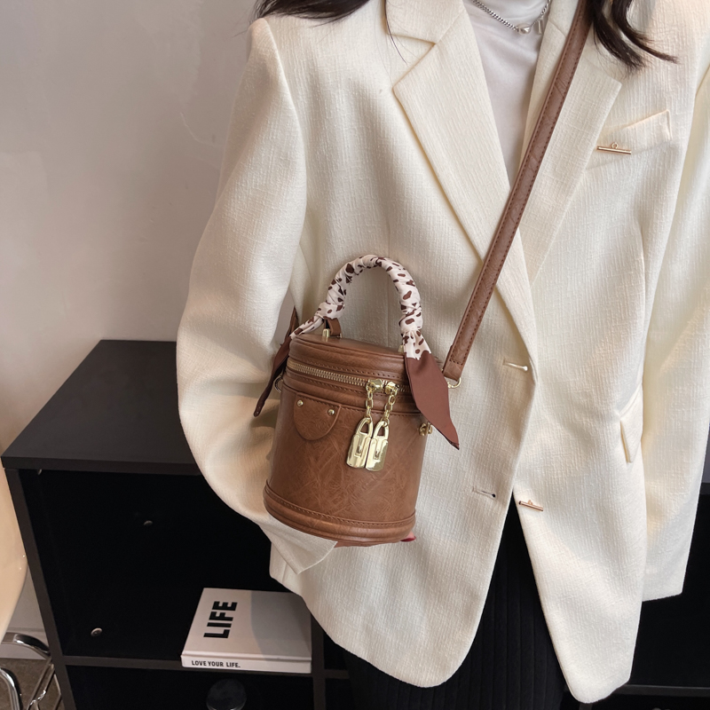 2023 Modische Beuteltaschen für Frauen Hochwertige PU-Geldbörsen und Handtaschen Designer-Schulter-Umhängetasche_voghion.com