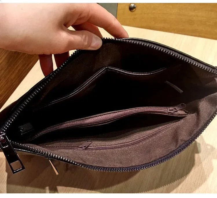 Pochette envelope con borchie borsa a tracolla borsa a spalla_voghion.com