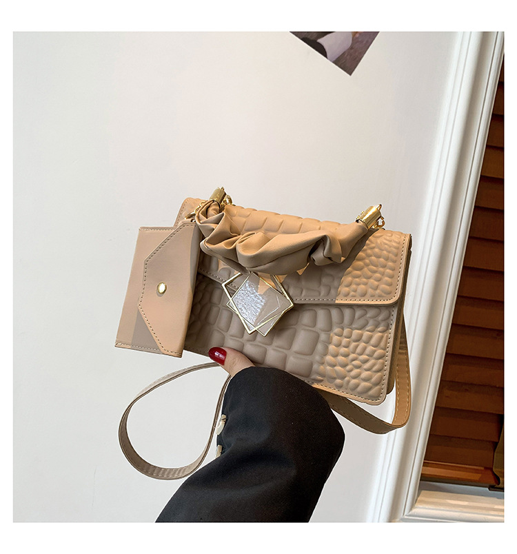 Popular for women in spring 2024, new crocodile patterned mother and child small square bag, commuting temperament,_voghion.com
