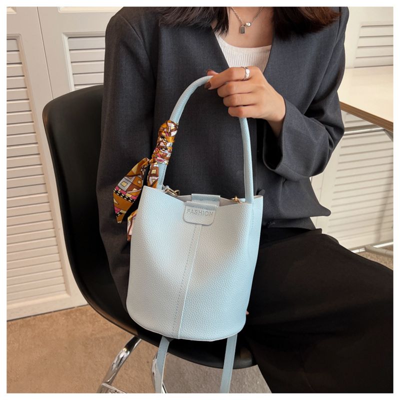Nuovo per le donne alla moda e di alta qualità sciarpa di seta semplice borsa a tracolla secchiello tenuta a mano_voghion.com