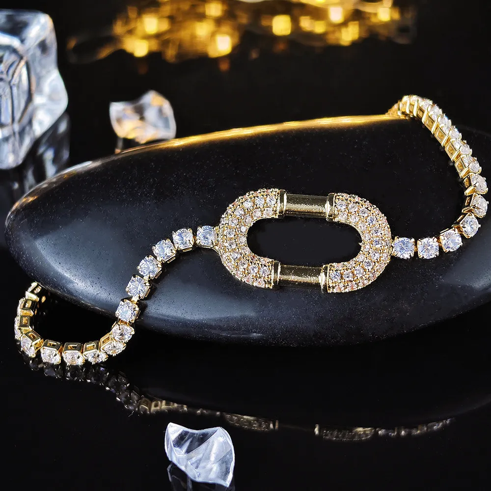 Pulseras de diseñador de alta calidad de latón chapado en oro, pulseras de moda con incrustaciones brillantes, brazaletes clásicos para mujer_voghion.com