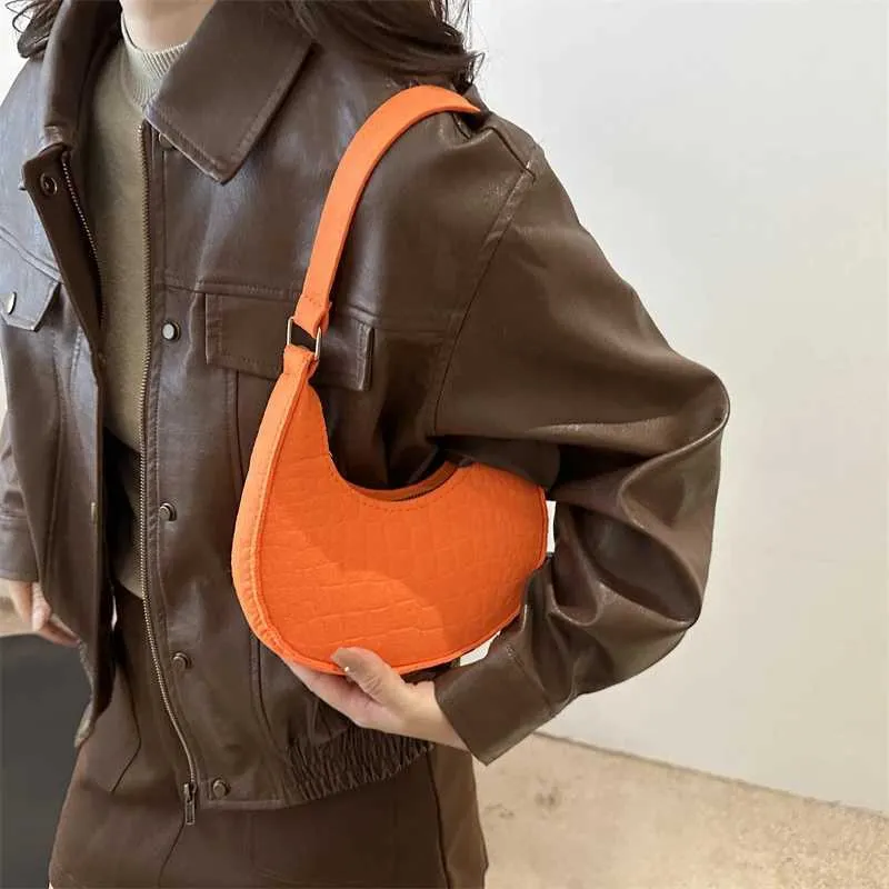 Sac à main à bandoulière décontracté pour femme, modèle sous les aisselles, mode coréenne, sac à main d'hiver léger C241106_voghion.com