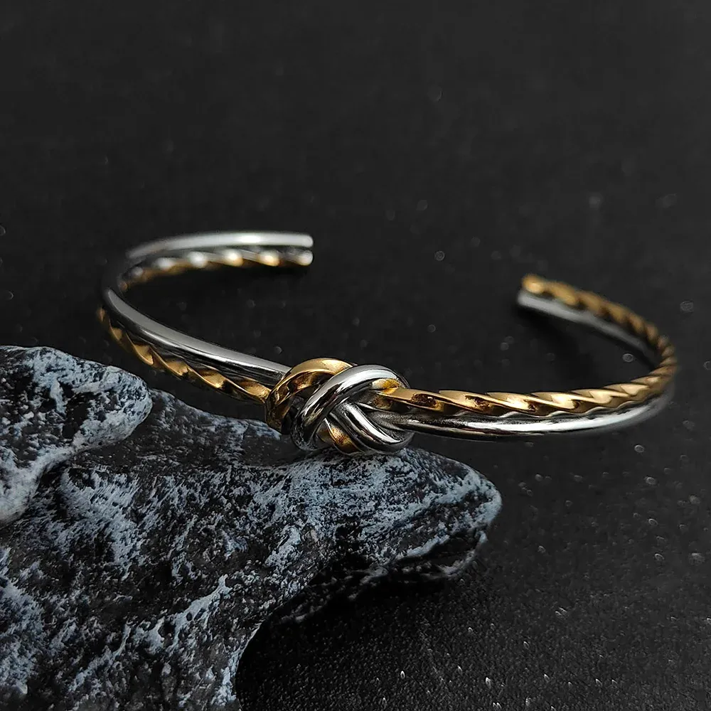 Knotted cuff armband i rostfritt stål guldpläterad dam_voghion.com