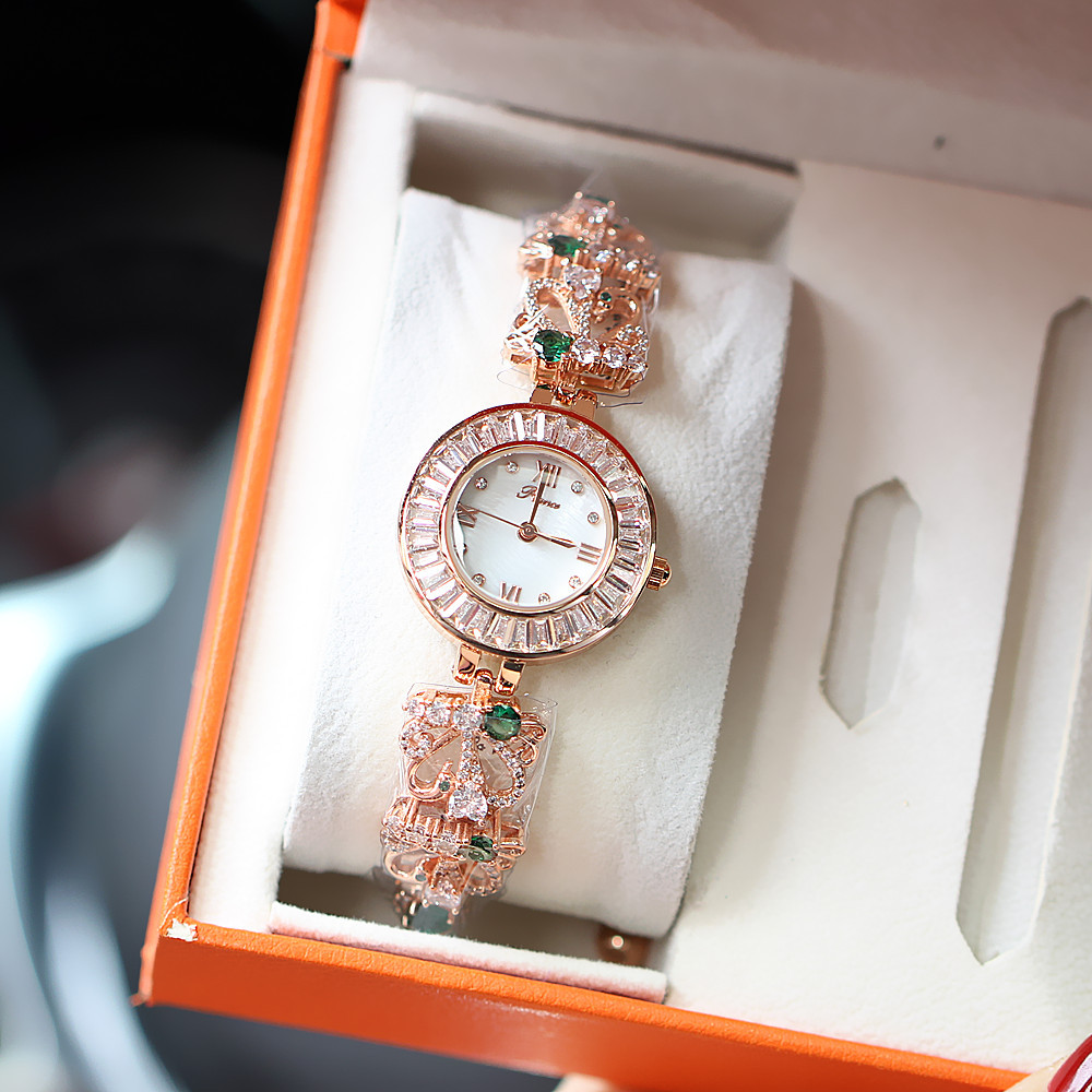 Trasmissione in diretta di Zircon New Women's Pointer Style Diamond Bracelet Quartz Orologio impermeabile alla moda_voghion.com