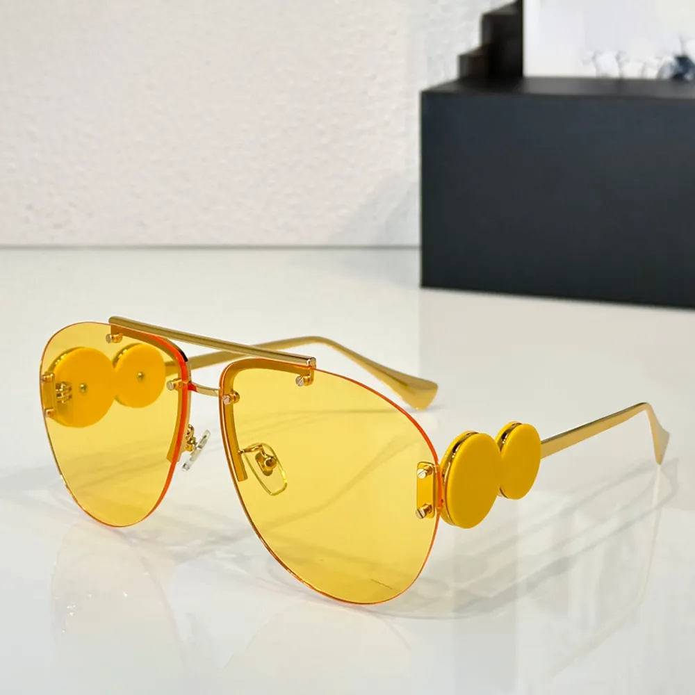 Zonnebril voor dames en heren zwart design voor strand en feest_voghion.com