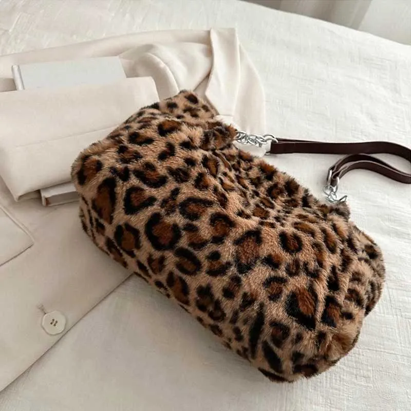 Designer Leopard Print Shoulder Bag Large Capacity Women Handbag_voghion.com