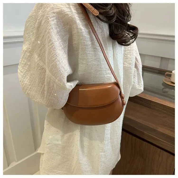 Lihtsa disainiga ühevärvilised naiste õlakotid igapäevaseks kasutamiseks, reguleeritava rihmaga PU-nahast vabaaja õlakott daamidele_voghion.com