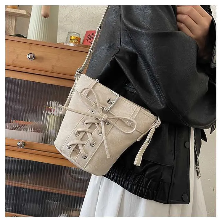 Designer Pu Eimer Taschen für Frauen Solide Weiche Große Kapazität Pendler Umhängetasche Weibliche Vielseitige Schleifen Messenger_voghion.com