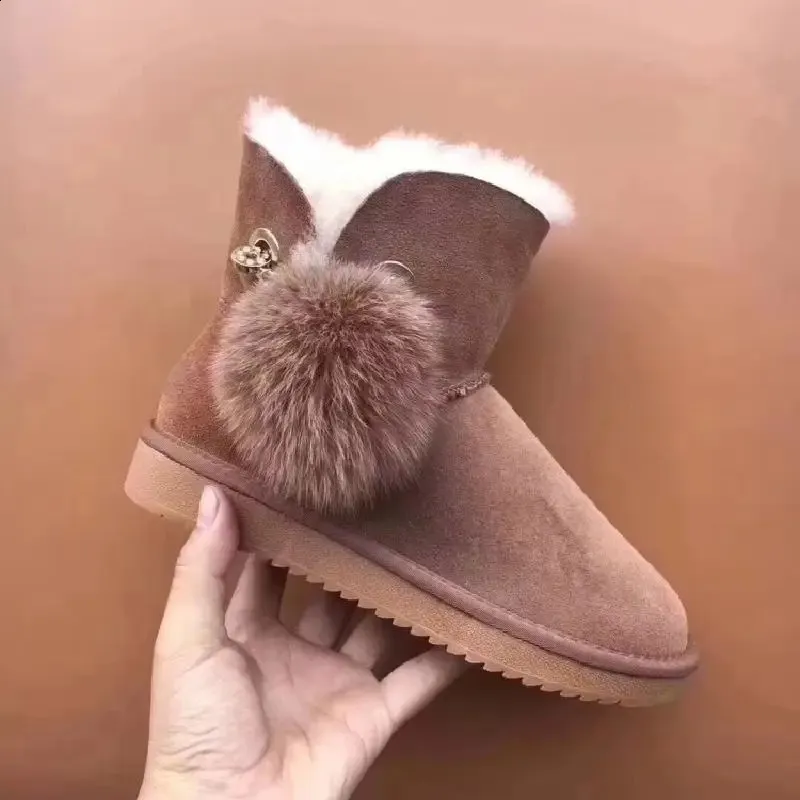 In the European high-quality real sheepskin natural wool women boots. The latest and most fashionable snow 240830_voghion.com