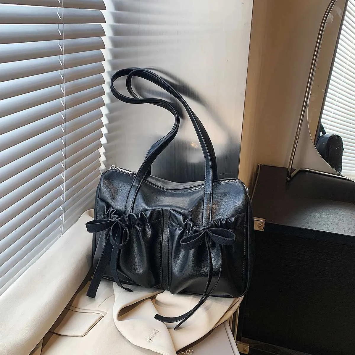 Ladies retro classic shoulder motorcycle bag autumn and winter new style fashionable handbag Y241216_voghion.com
