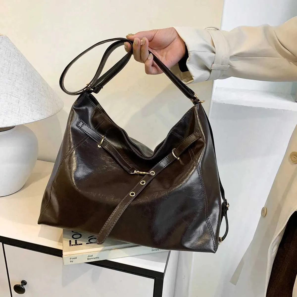 New Vintage Classic One Shoulder Bags Casual Simple Y2K Backpack Large Capacity Commute Great Gift For Women Y241216_voghion.com