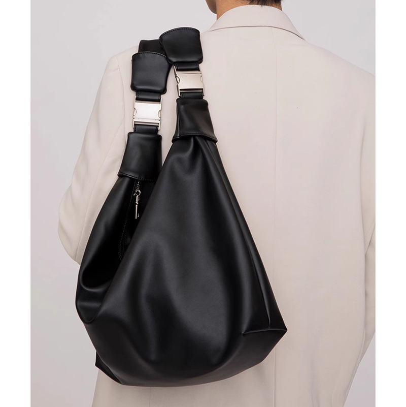 Version der einfachen Knödeltasche aus weichem Leder, 2025 neue Herrentasche, einfarbige Pendlertasche_voghion.com
