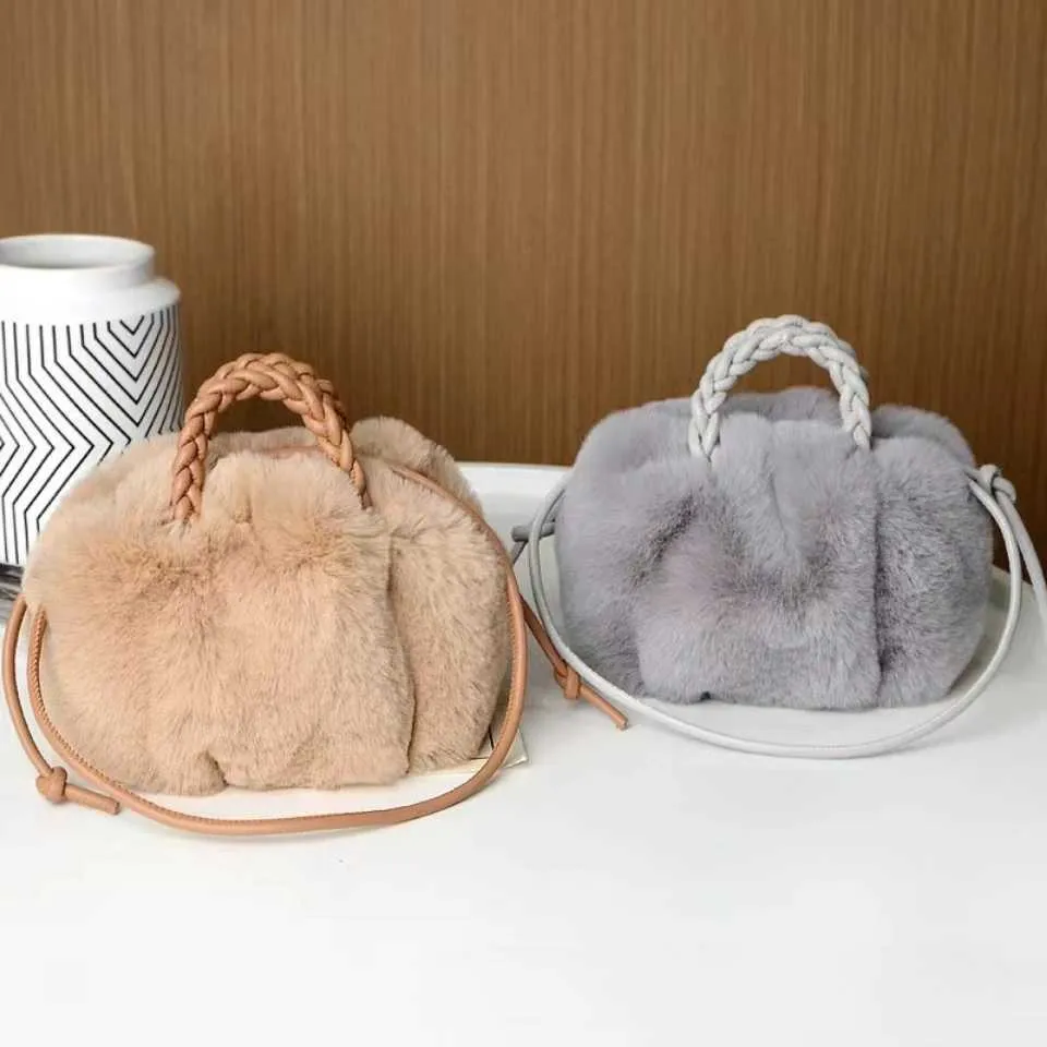 Sac de créateur pour femme en forme de croix, sac à main pour femme novice en peluche artificielle, niche à la mode, nuage plissé_voghion.com