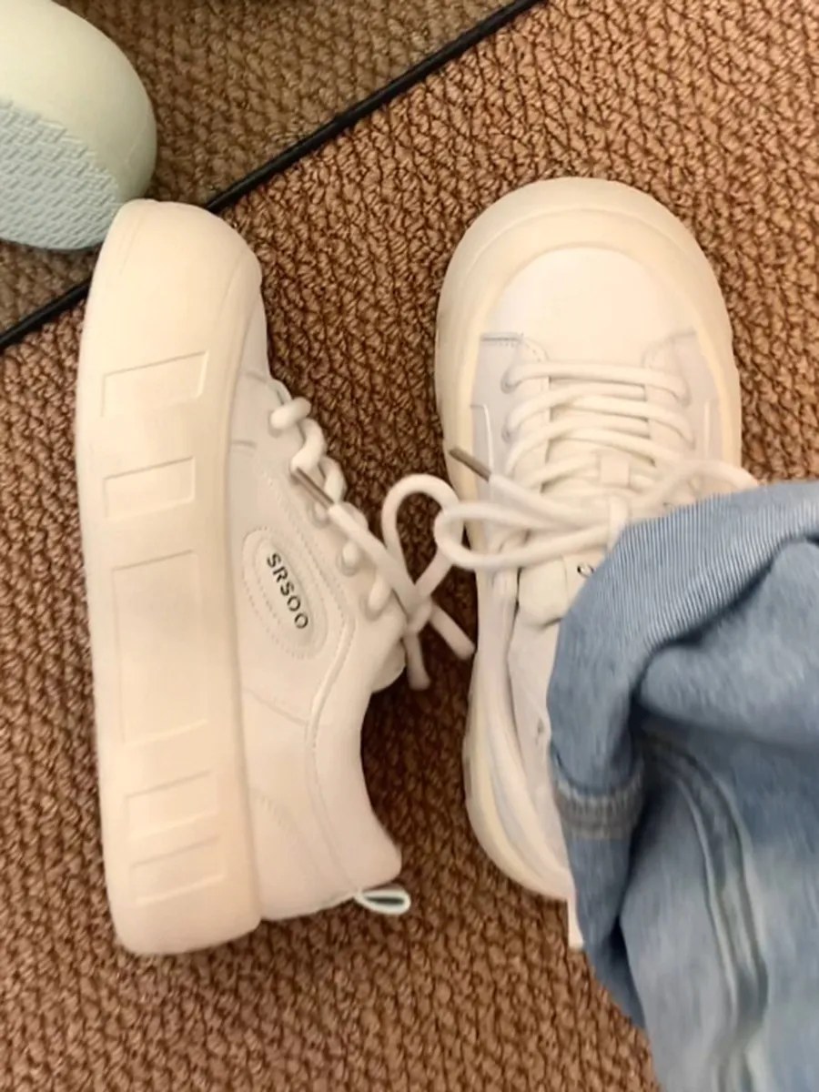 Scarpe da skateboard da donna in tela con punta tonda, suola spessa e taglio basso con superficie in mesh per traspirabilità e comfort._voghion.com