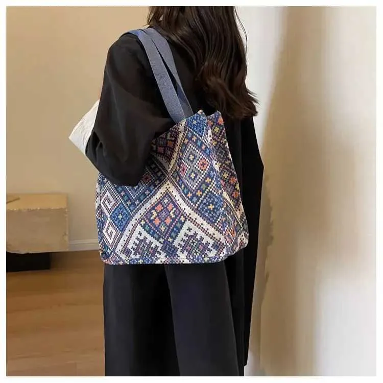 Sac à main en toile rouge de grande capacité de style ethnique 2024 pour femmes, tissé à la main, à une épaule, ins241218_voghion.com