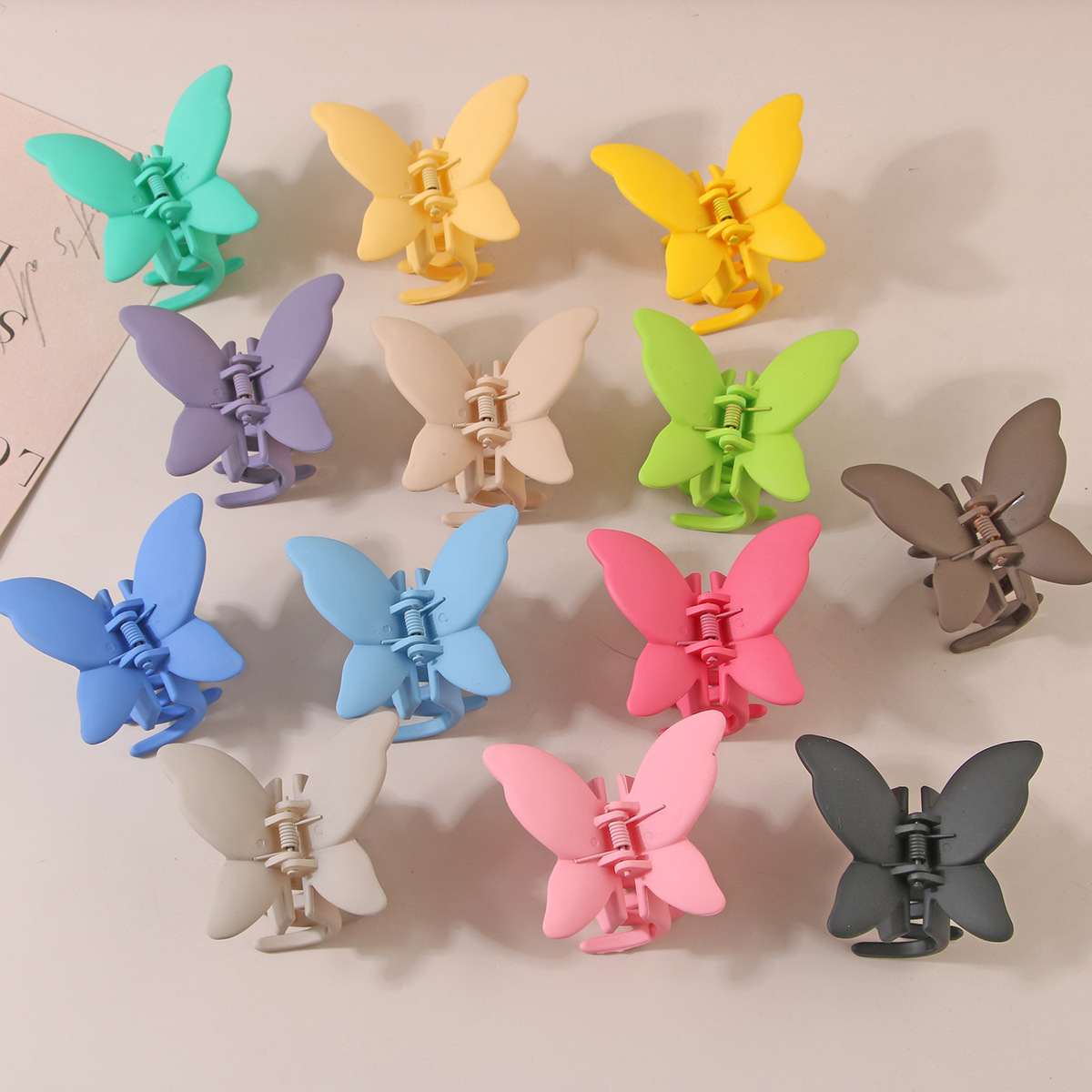 Schmetterlings-Haarklammer, Haarschmuck, mattierter Sprühfarbeneffekt, Persönlichkeit, modischer Hinterkopf-Haarklammer_voghion.com