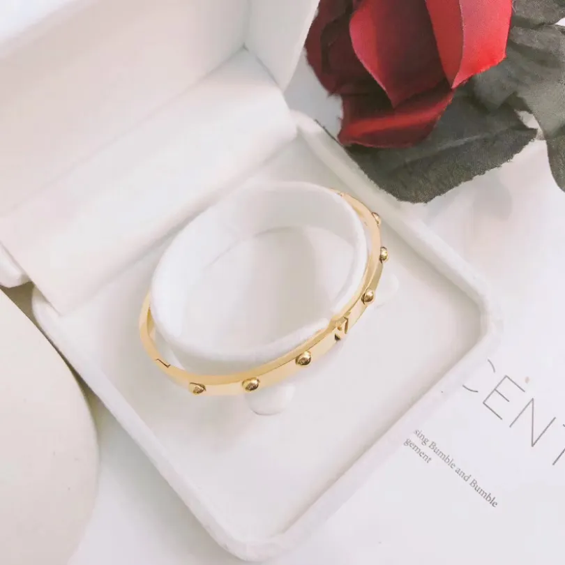 Brand Bangle Digners Letter Jewelry Gold Plated Versatile for Women Bracelets Gift European American Fashion_voghion.com
