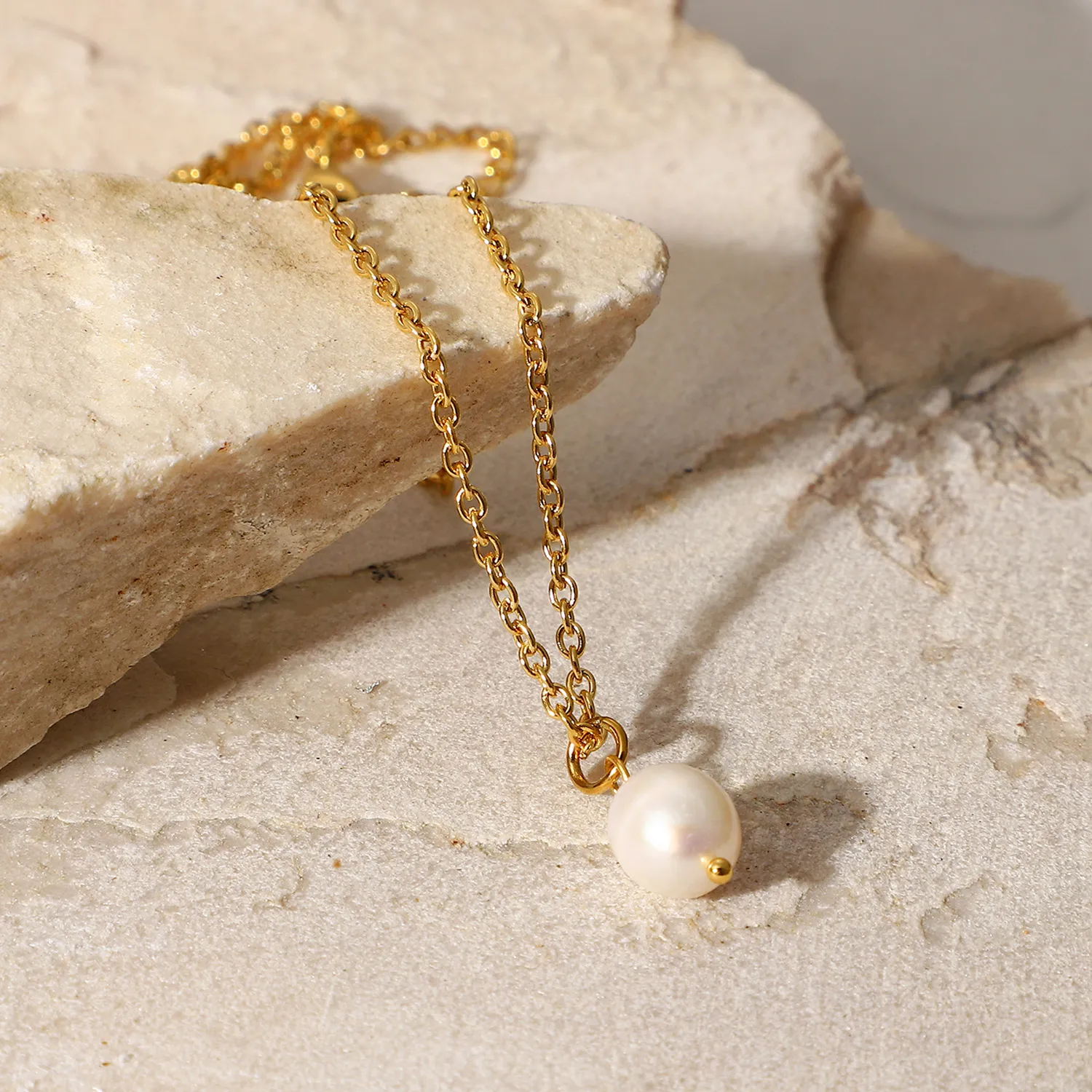 Colliers à pendentif élégants en perles simples, collier en acier inoxydable, chaîne de clavicule plaquée or pour femmes_voghion.com