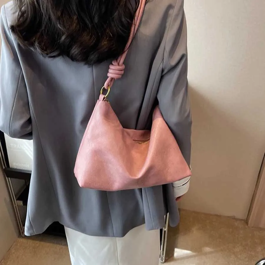 Borsa a tracolla da donna con texture in pelle morbida geometrica_voghion.com