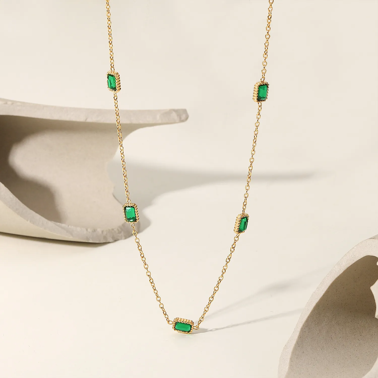Catene Uworld Dainty 14k placcato oro gioielli verde zircone cubico collana in acciaio inossidabile rettangolo girocollo per le donne_voghion.com