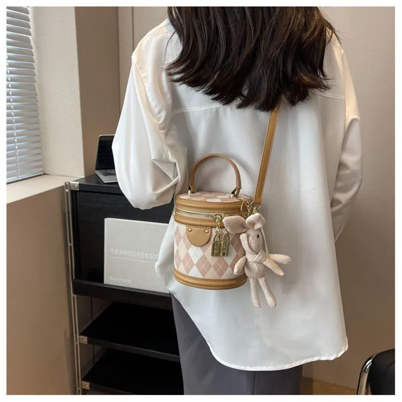 Designer Free Shipping 2025 New Fashionable Bucket Premium Texture Dia Grid Shoulder Crossbody Bag Bag For Womens_voghion.com