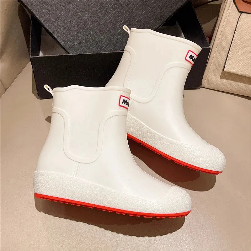 Solide Herrenmode Regenstiefel Gummi Casual Ankle Bootie Rutschfeste Watschuhe für Damen Warme Regenschuhe zum Spazierengehen auf der Straße 2_voghion.com